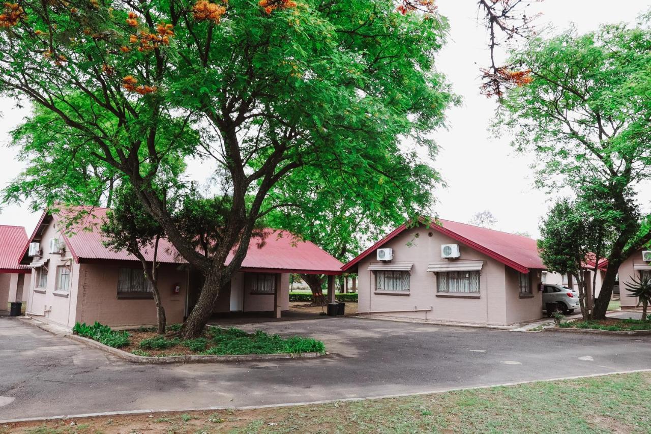 Ladysmith Motel Exterior photo